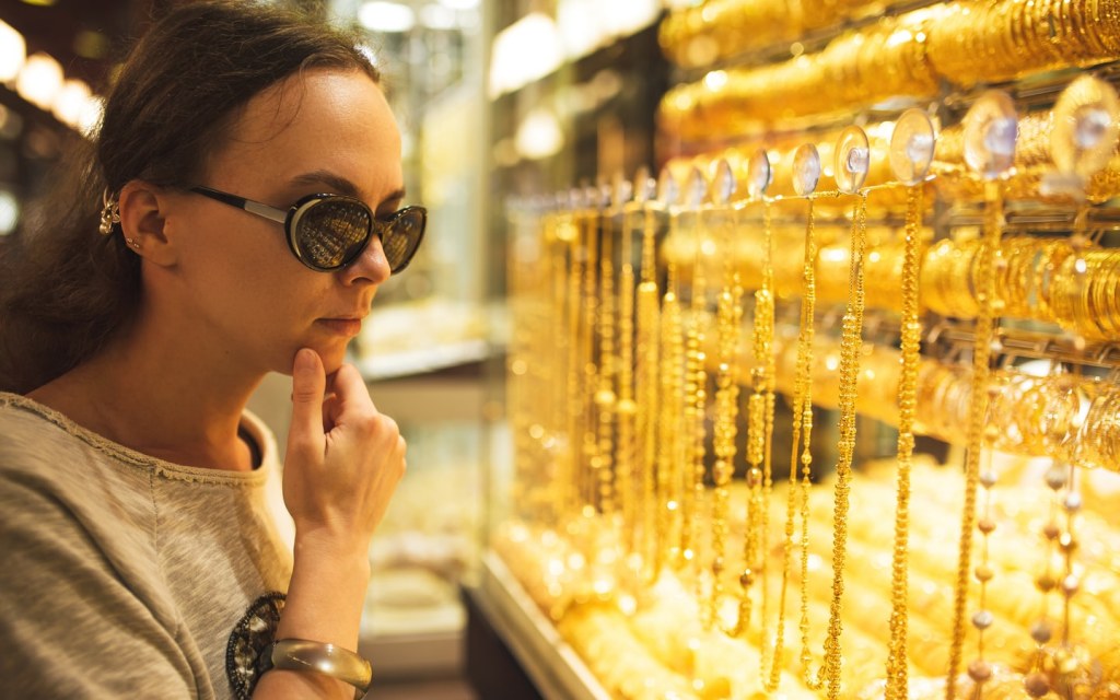 buying gold in Dubai and selling in India